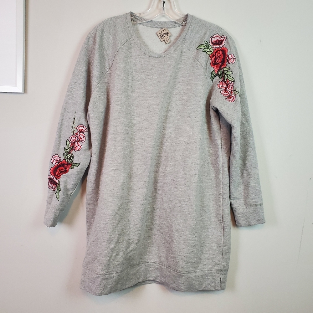Comp Vintage Rose Embroidered Floral Sweatshirt